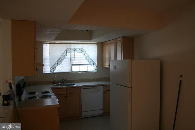 107 Fort Evans Road Southeast, Unit D Leesburg, VA 20175 - Photo 3 of 9 Kitchen