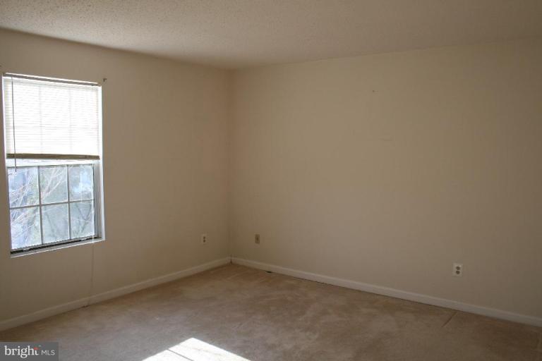 107 Fort Evans Road Southeast, Unit D Leesburg, VA 20175 - Photo 7 of 9 master bedroom