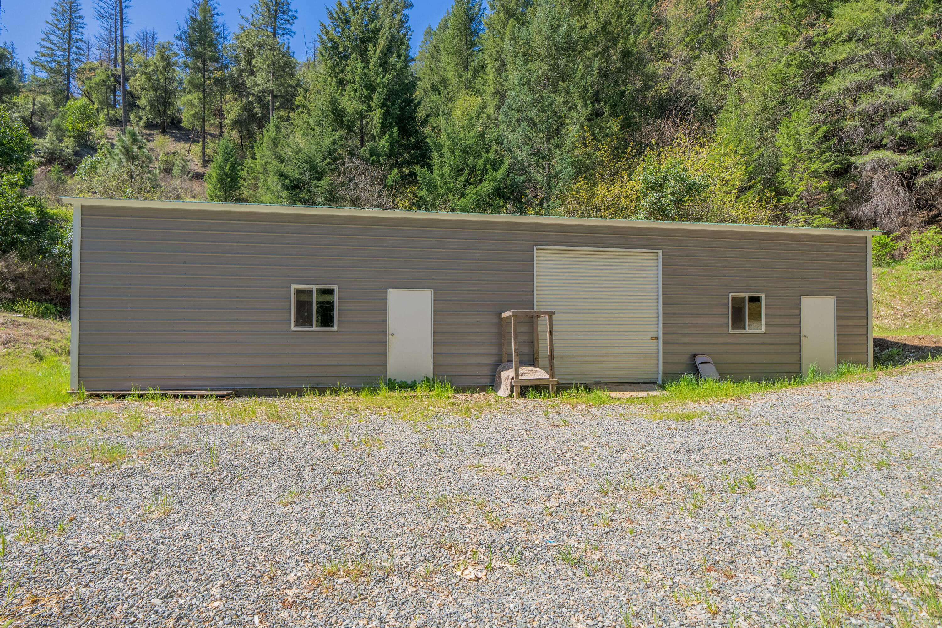8916 Reading Creek Road Douglas City, CA 96024 - Photo 30 of 48 a backyard of a house