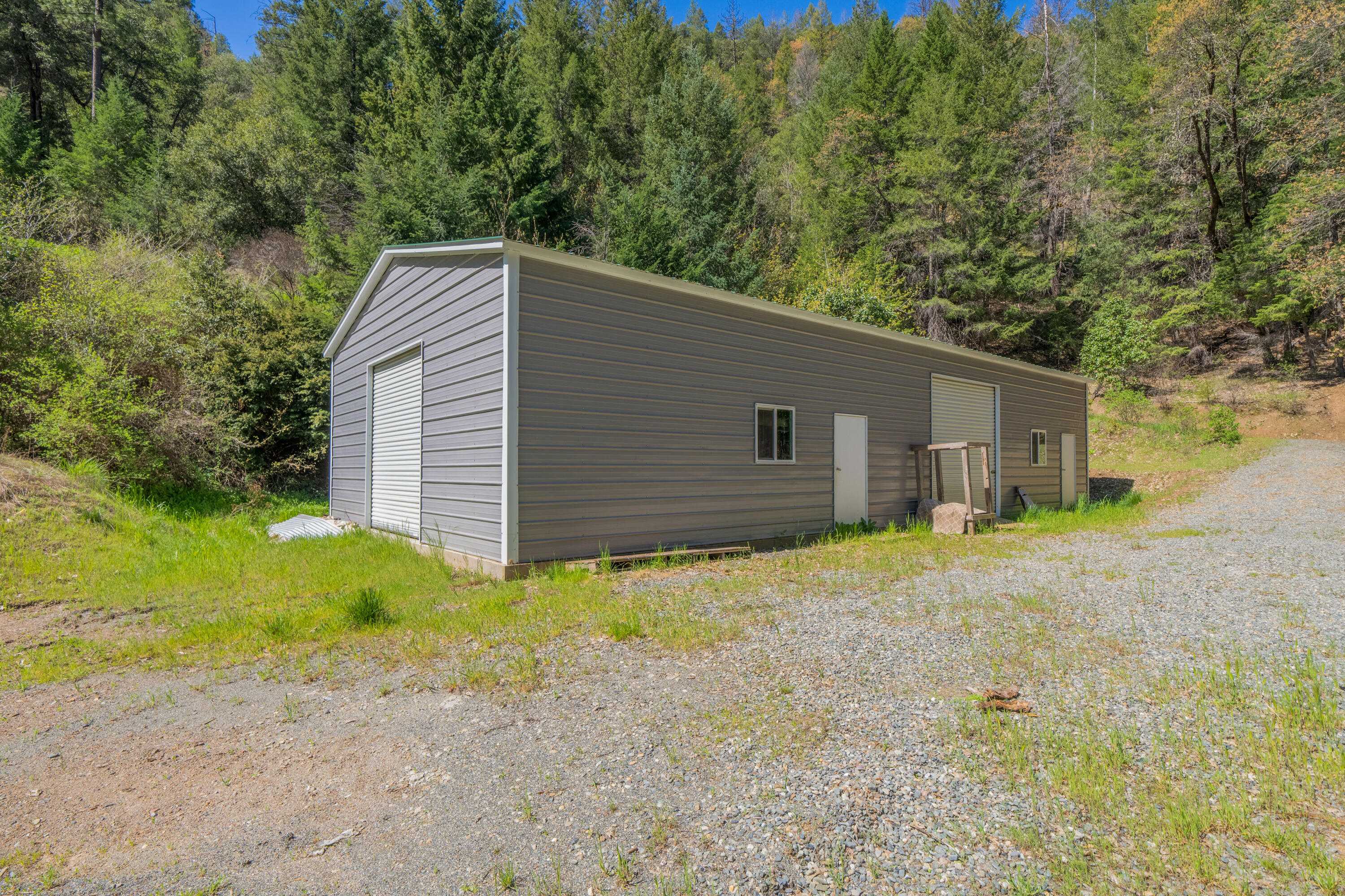 8916 Reading Creek Road Douglas City, CA 96024 - Photo 31 of 48 a backyard of a house