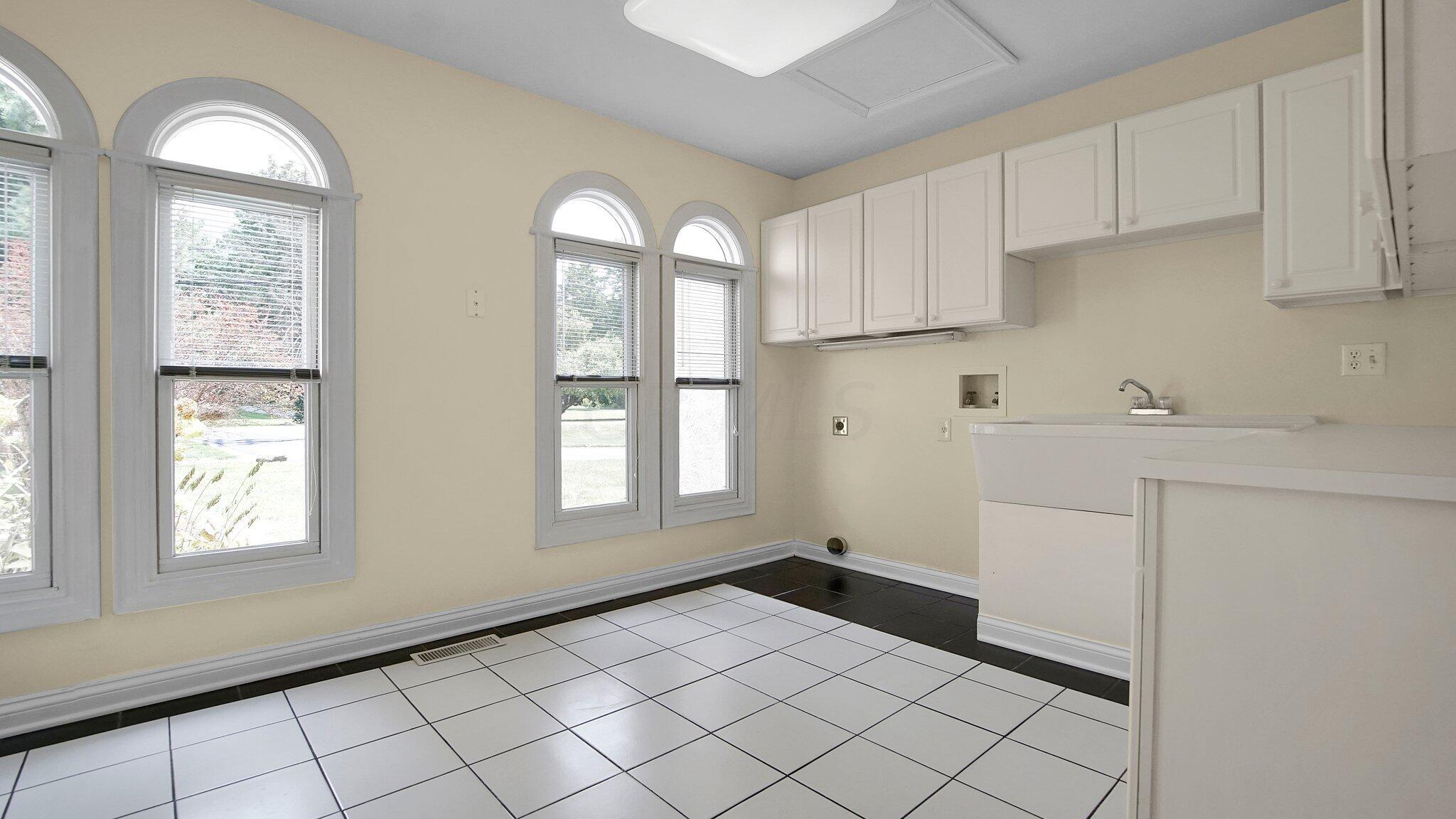 8069 Flint Road Columbus, OH 43235 - Photo 44 of 75 Laundry