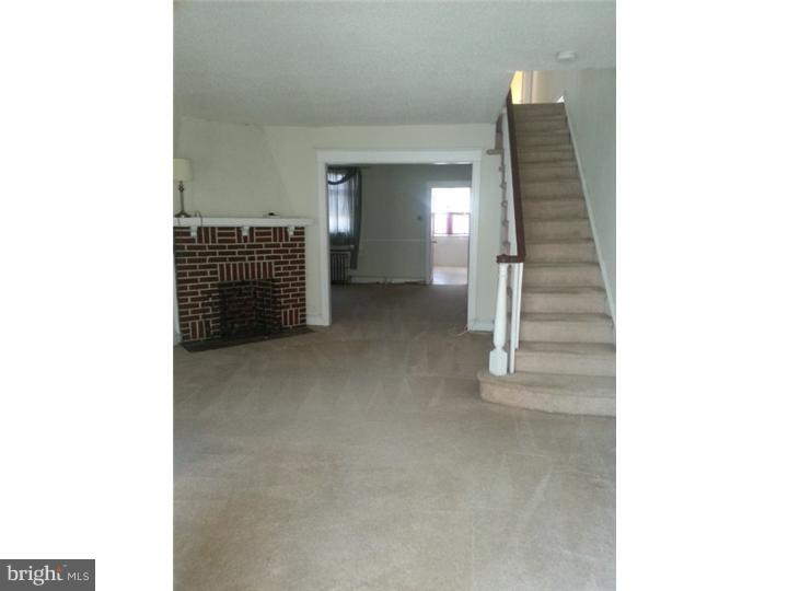 5791 Nassau Road Philadelphia, PA 19131 - Photo 2 of 11 Living Room