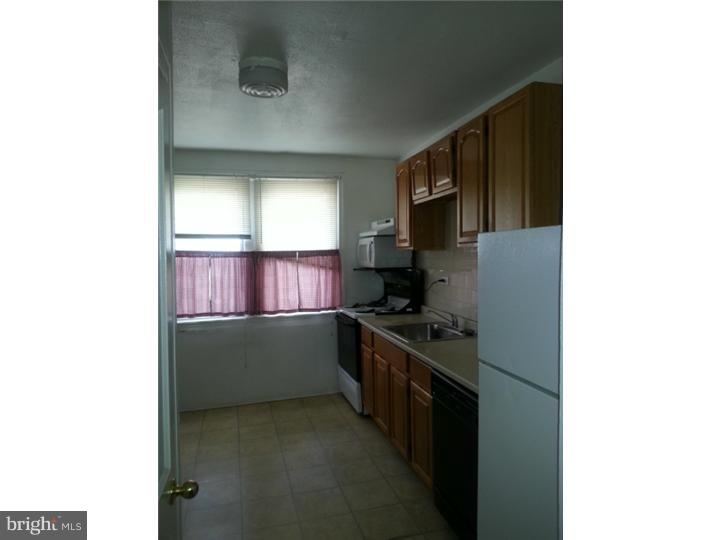 5791 Nassau Road Philadelphia, PA 19131 - Photo 4 of 11 Kitchen