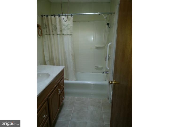 5791 Nassau Road Philadelphia, PA 19131 - Photo 7 of 11 Bathroom