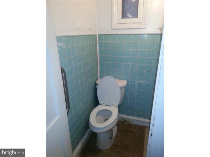 5791 Nassau Road Philadelphia, PA 19131 - Photo 10 of 11 Half Bath