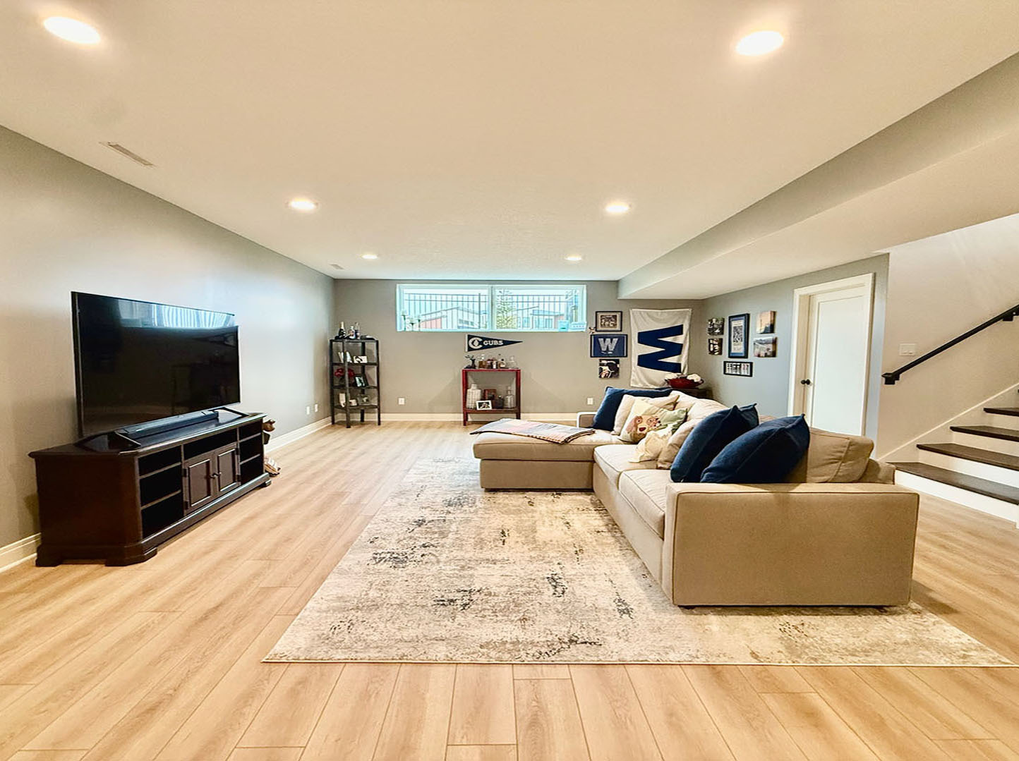 5077 Oak Rdg Court Bettendorf, IA 52722 - Photo 25 of 35 a living room with furniture and a flat screen tv