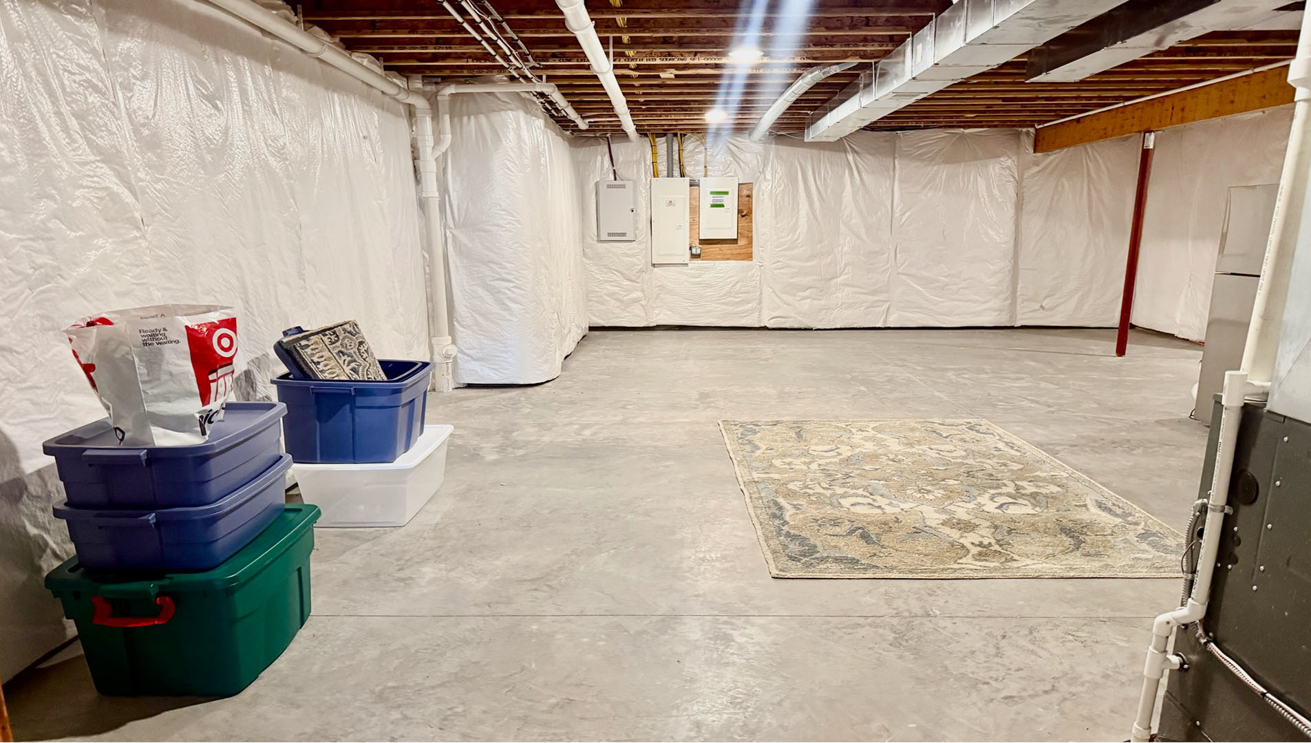 5077 Oak Rdg Court Bettendorf, IA 52722 - Photo 31 of 35 a living room with furniture