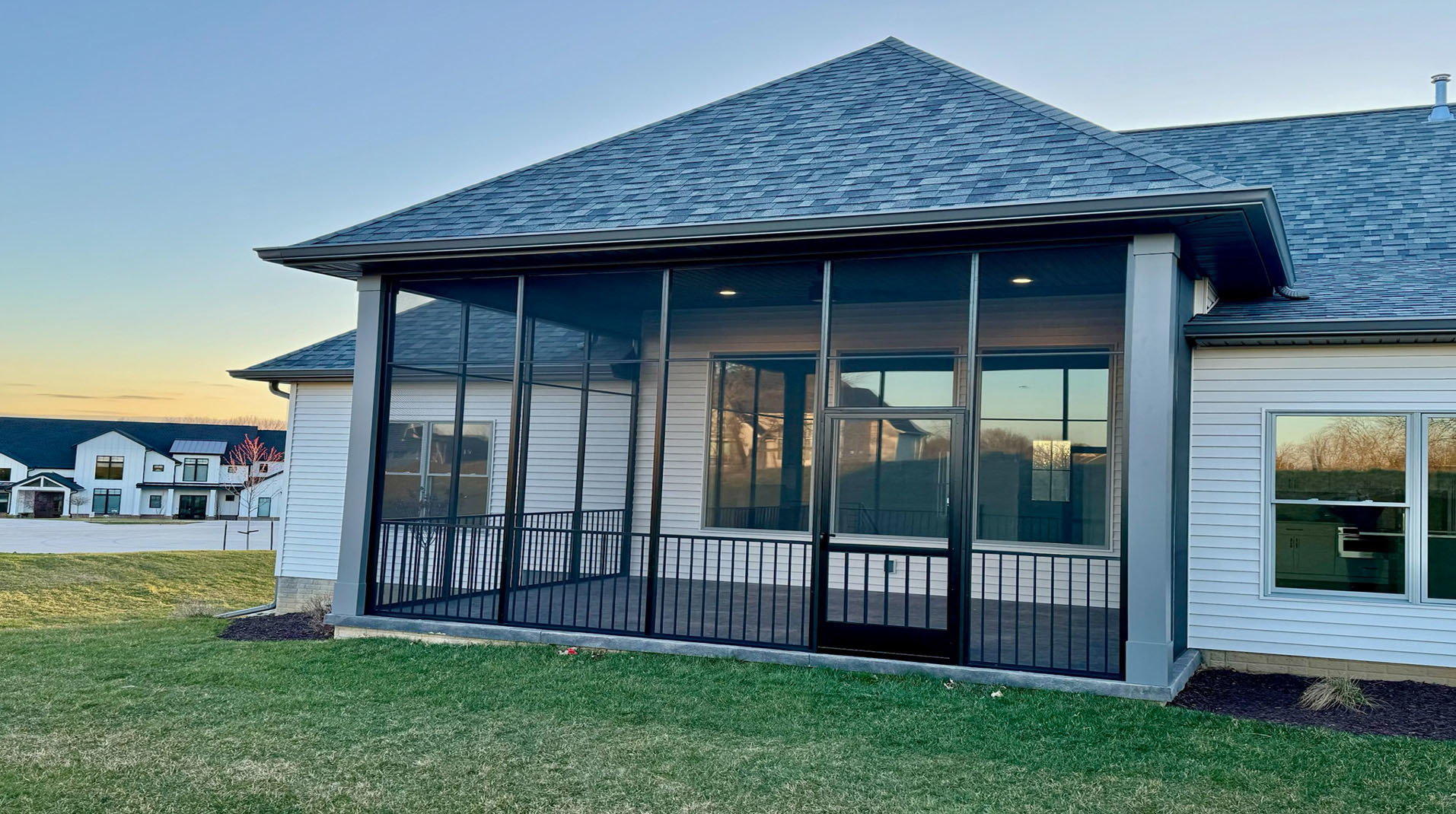 5077 Oak Rdg Court Bettendorf, IA 52722 - Photo 34 of 35 a view of a house with a tub and a yard