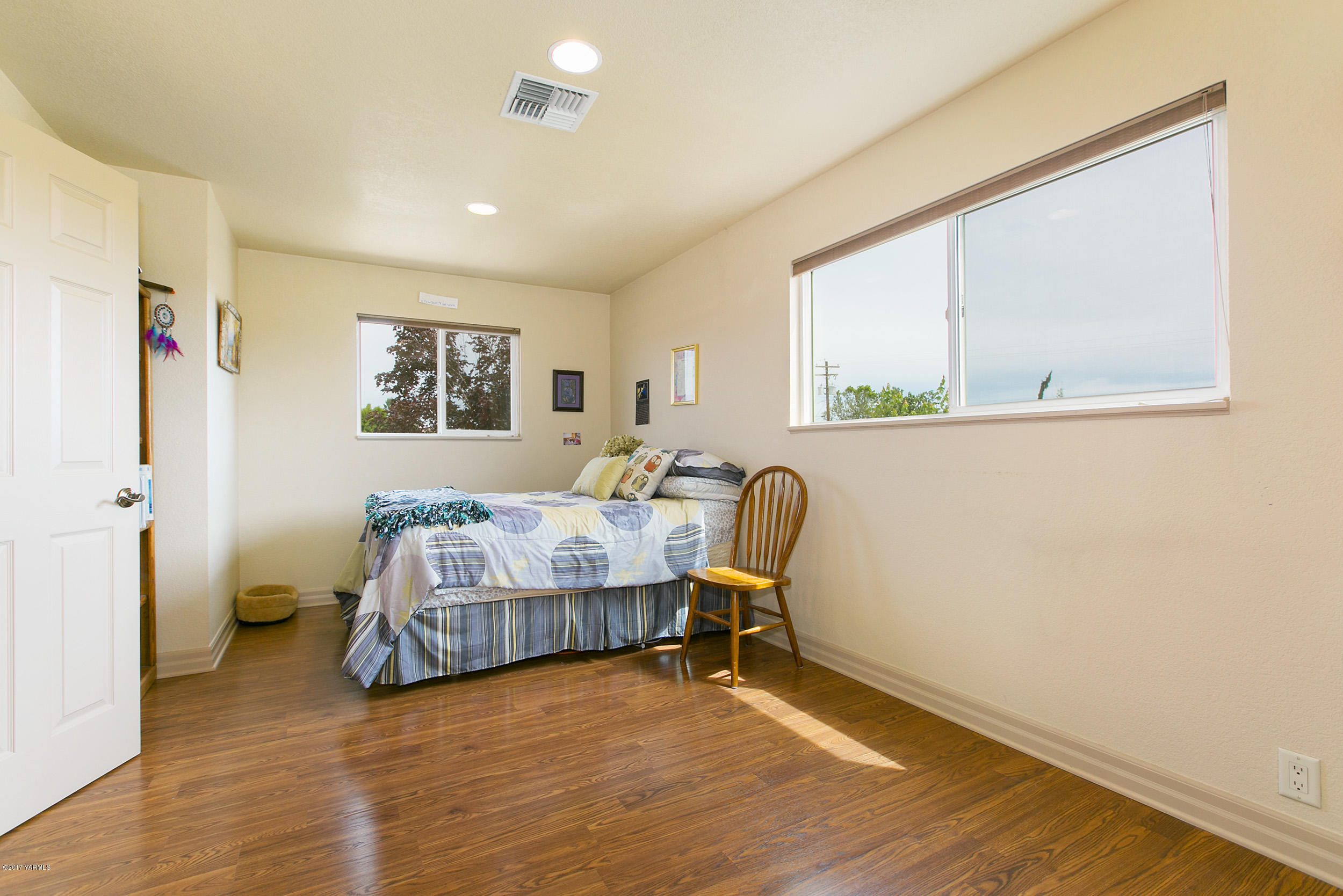 370 Blue Goose Road Zillah, WA 98953 - Photo 12 of 31 a bedroom with a bed and a window