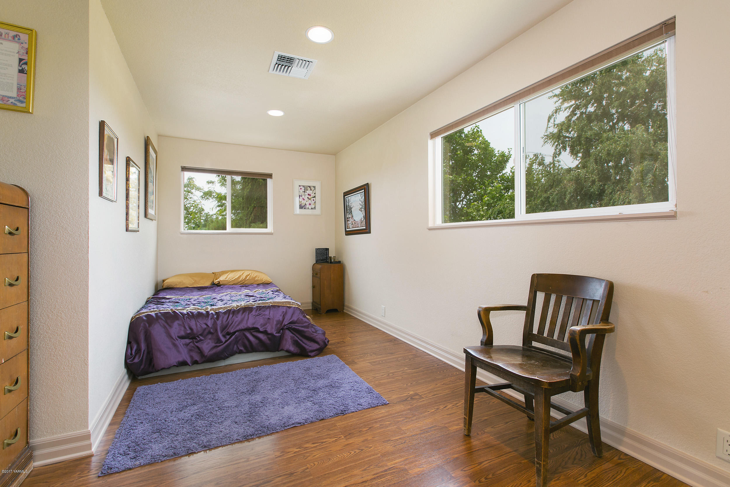 370 Blue Goose Road Zillah, WA 98953 - Photo 13 of 31 a bedroom with a bed and a window