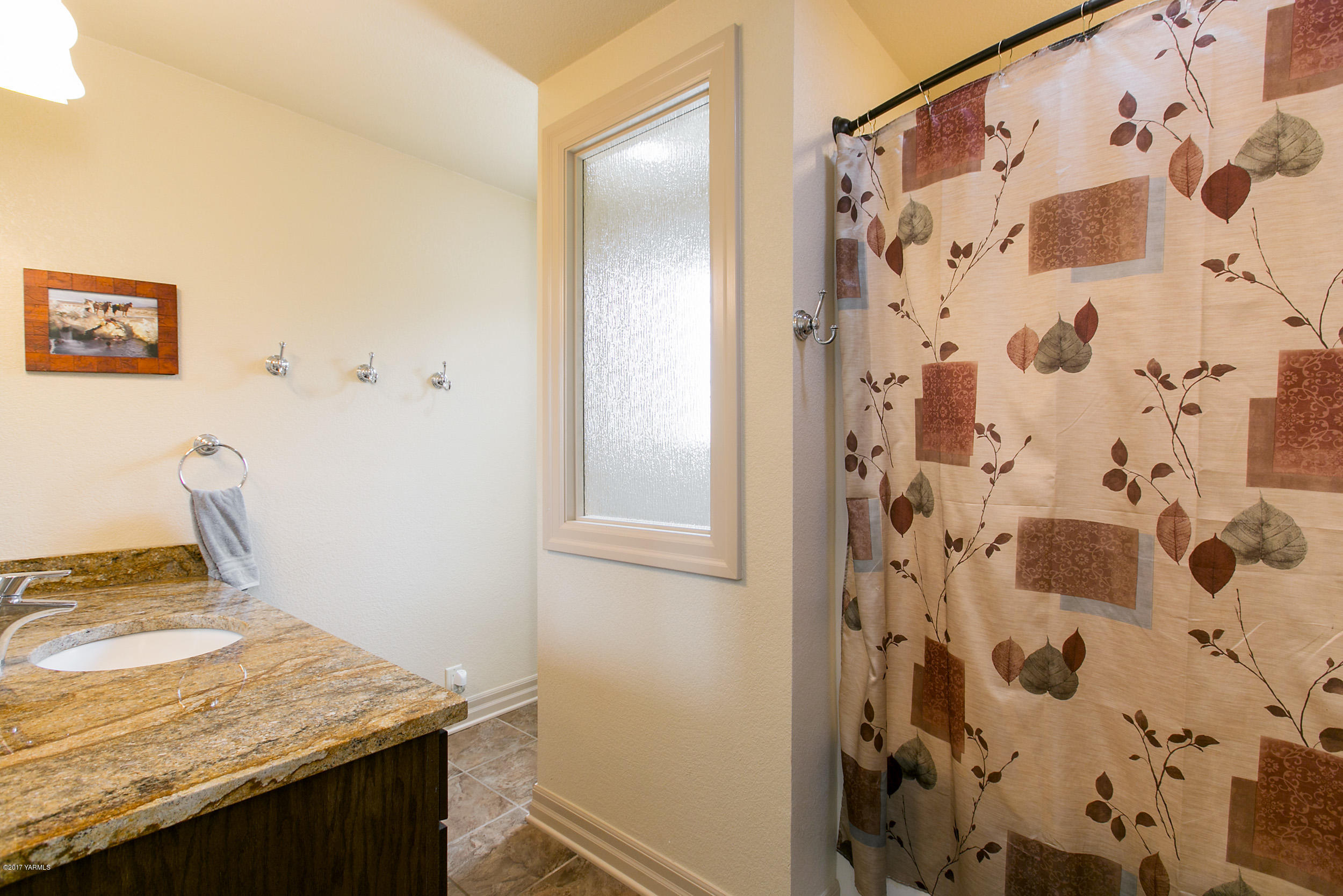 370 Blue Goose Road Zillah, WA 98953 - Photo 17 of 31 a view of bathroom
