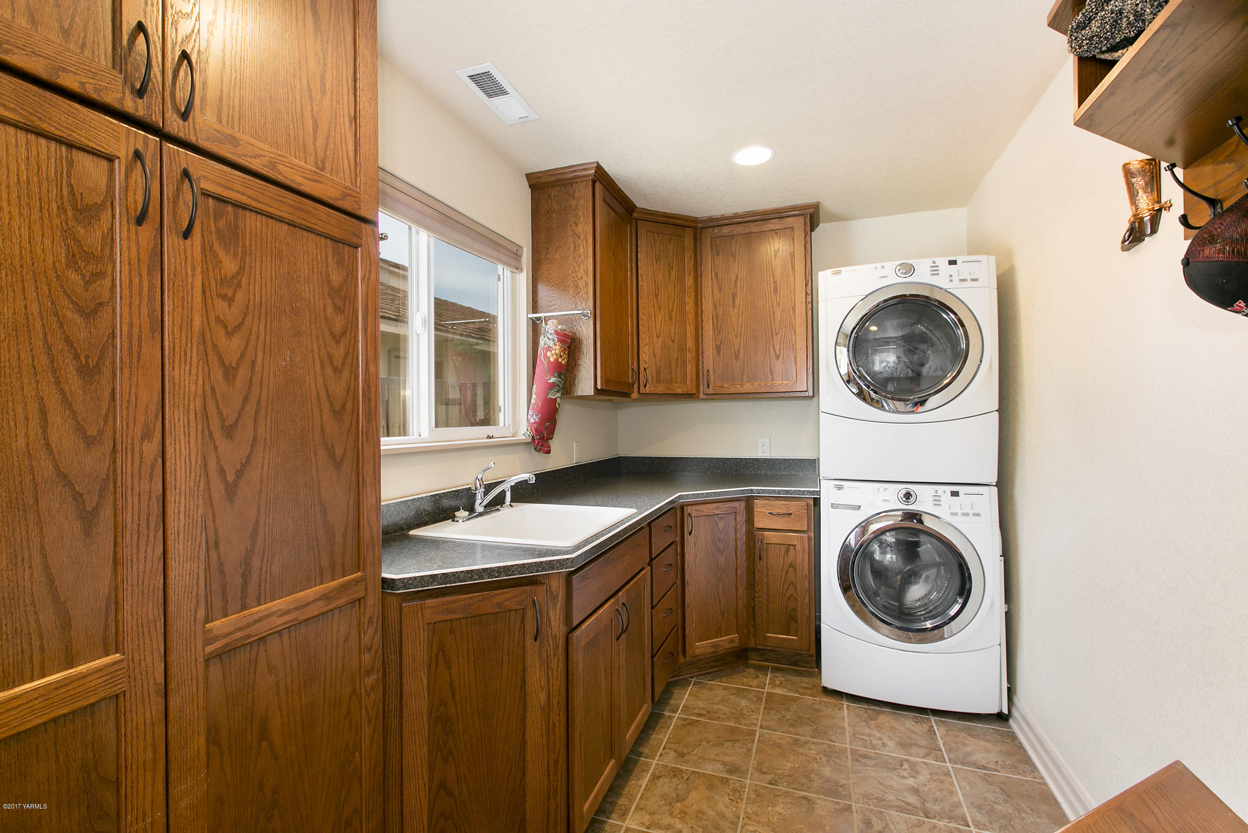 370 Blue Goose Road Zillah, WA 98953 - Photo 19 of 31 a utility room with sink dryer and washer