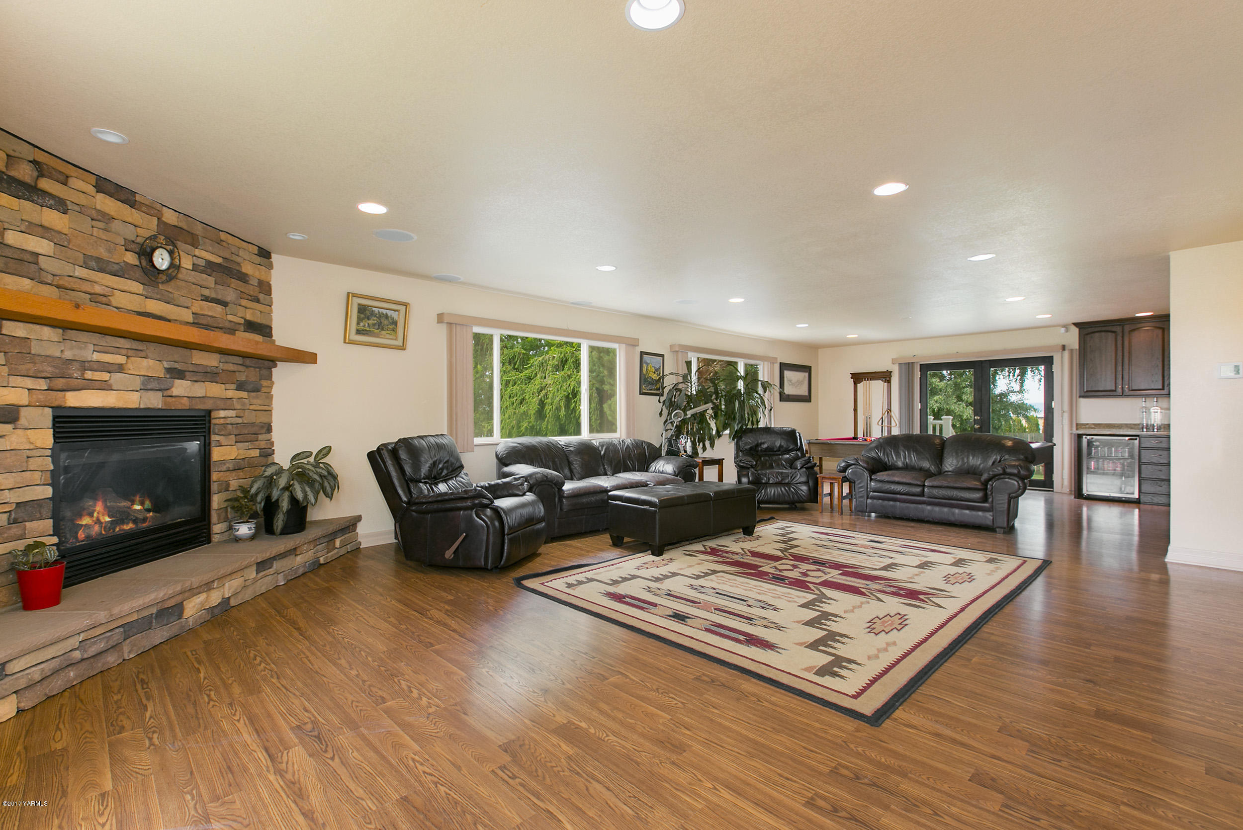 370 Blue Goose Road Zillah, WA 98953 - Photo 3 of 31 a living room with furniture and a fireplace
