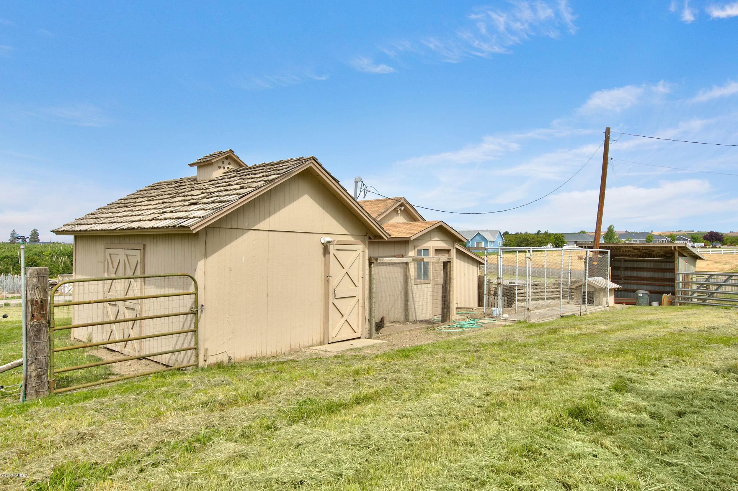 370 Blue Goose Road Zillah, WA 98953 - Photo 23 of 31 a view of a house with a yard