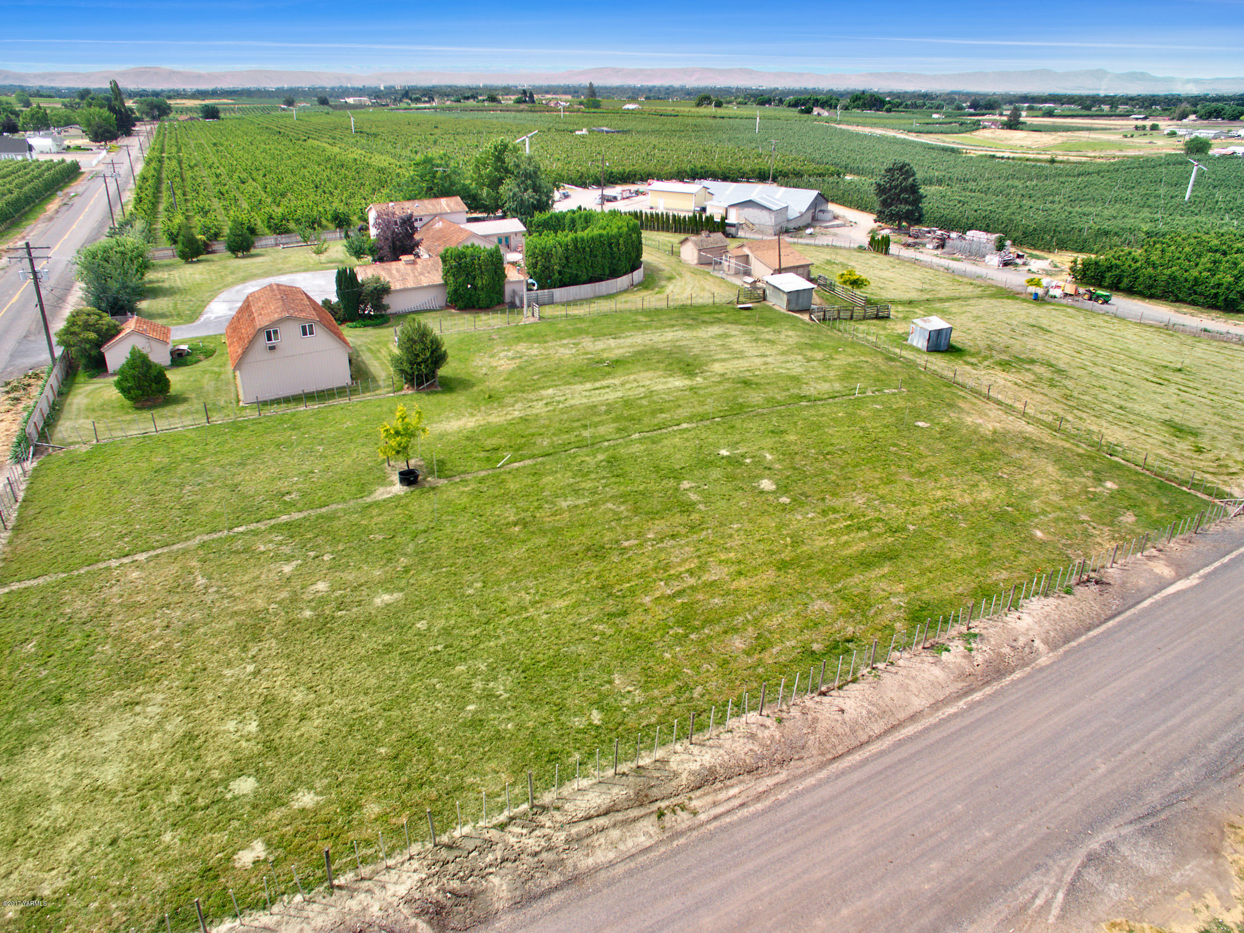 370 Blue Goose Road Zillah, WA 98953 - Photo 26 of 31 a view of an outdoor space with seating area