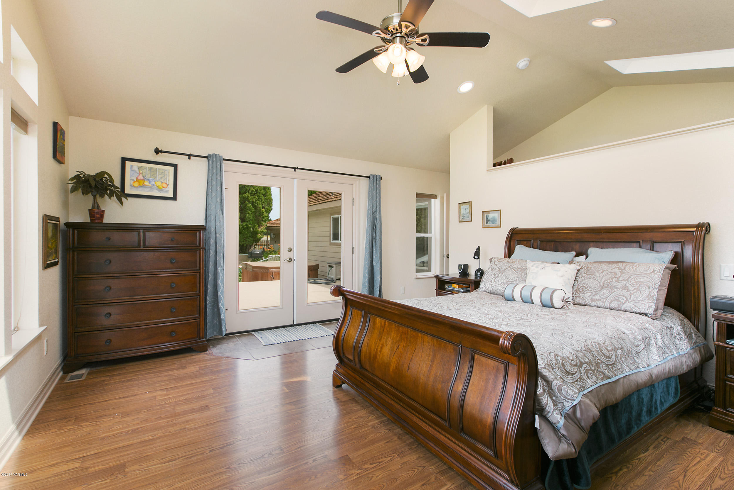 370 Blue Goose Road Zillah, WA 98953 - Photo 9 of 31 a bedroom with a bed and wooden floor