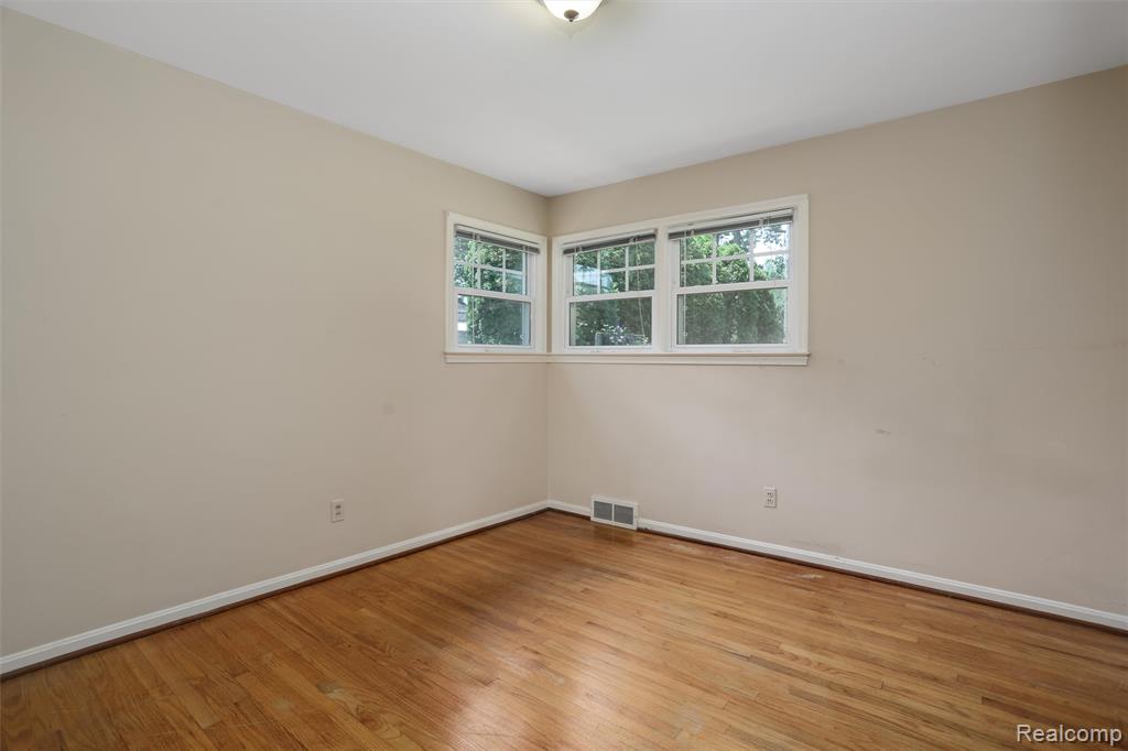 21235 River Road Grosse Pointe Woods, MI 48236 - Photo 23 of 33