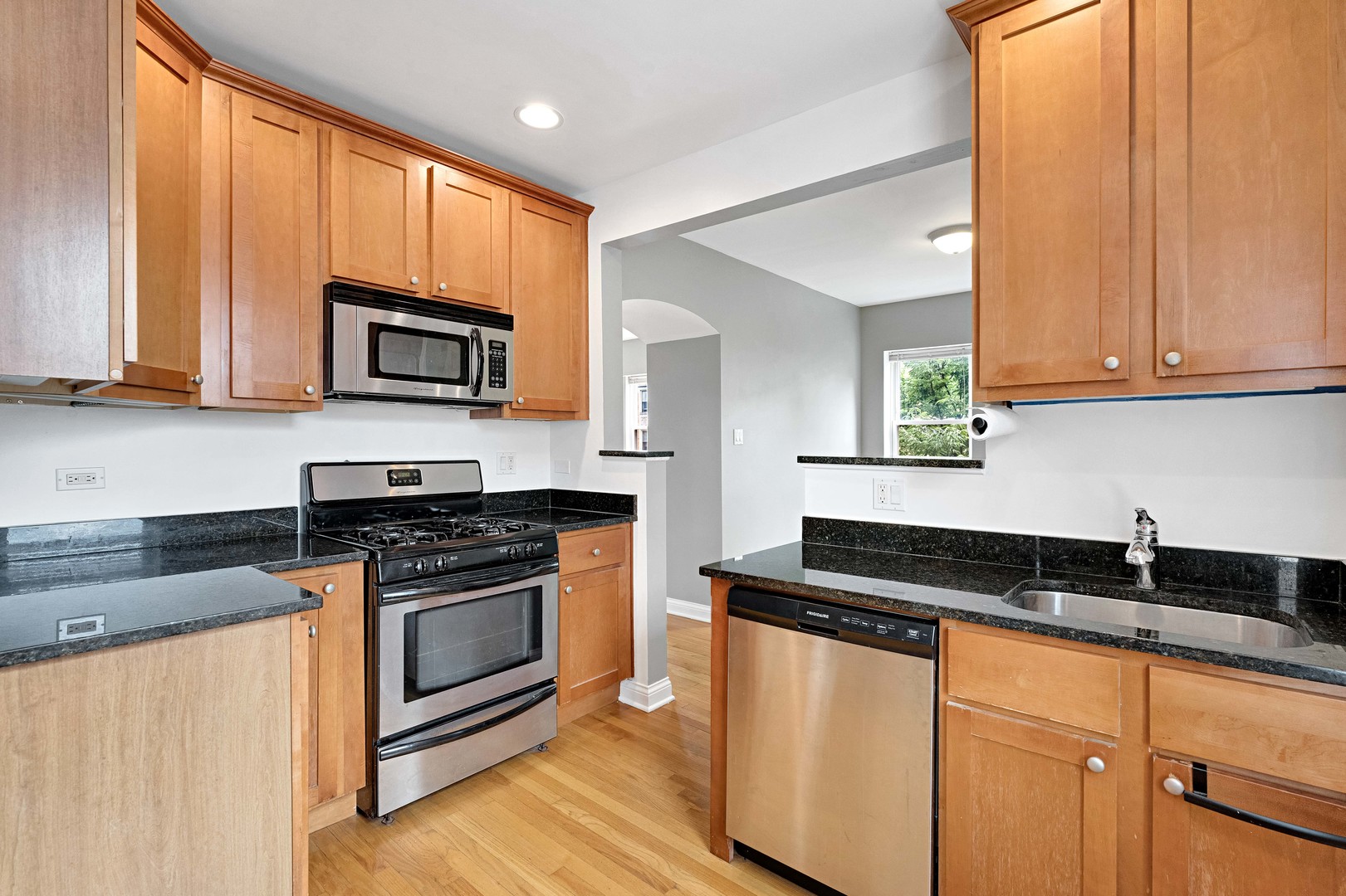 58 Forest Avenue, Unit 2S Riverside, IL 60546 - Photo 5 of 18