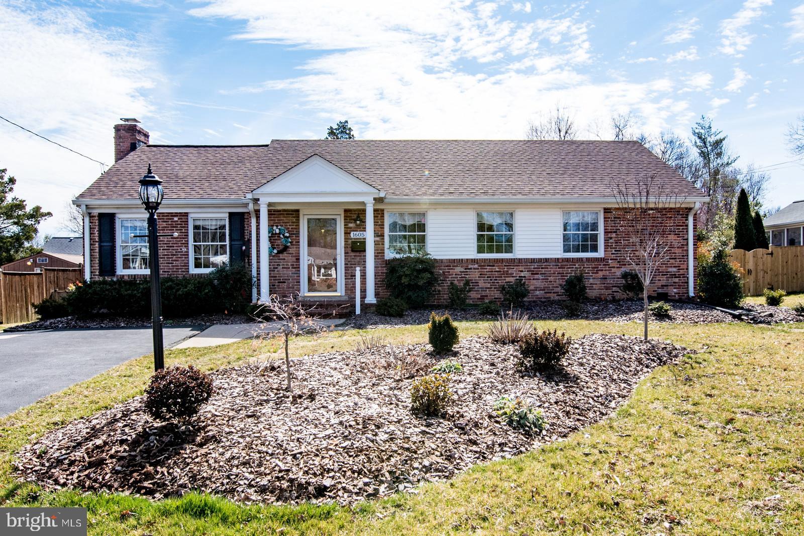 1605 Shenandoah Road Alexandria, VA 22308 - Photo 3 of 40 Yard has been professionally landscaped.