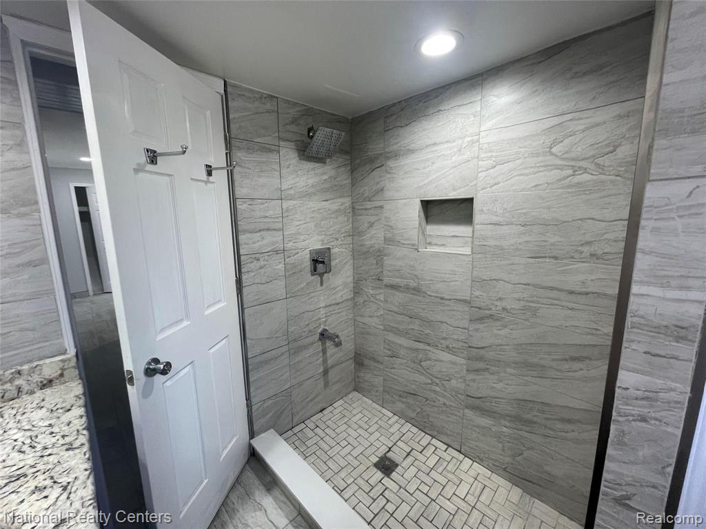 13189 Plumbrook Road Sterling Heights, MI 48312 - Photo 16 of 22