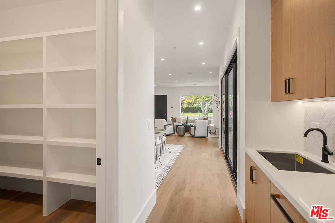1742 Preuss Road Los Angeles, CA 90035 - Photo 13 of 50 Gallery Image 13