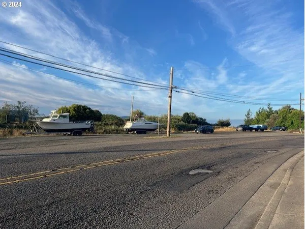 $299,000 | 1009 Garibaldi Avenue, Garibaldi, OR 97118