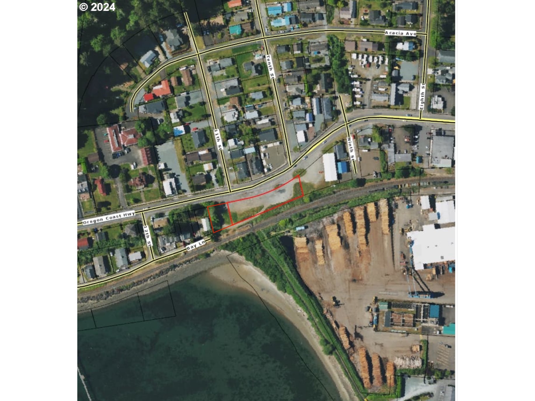 1009 Garibaldi Avenue Garibaldi, OR 97118 - Photo 5 of 5 a view of entryway with a lot of flower