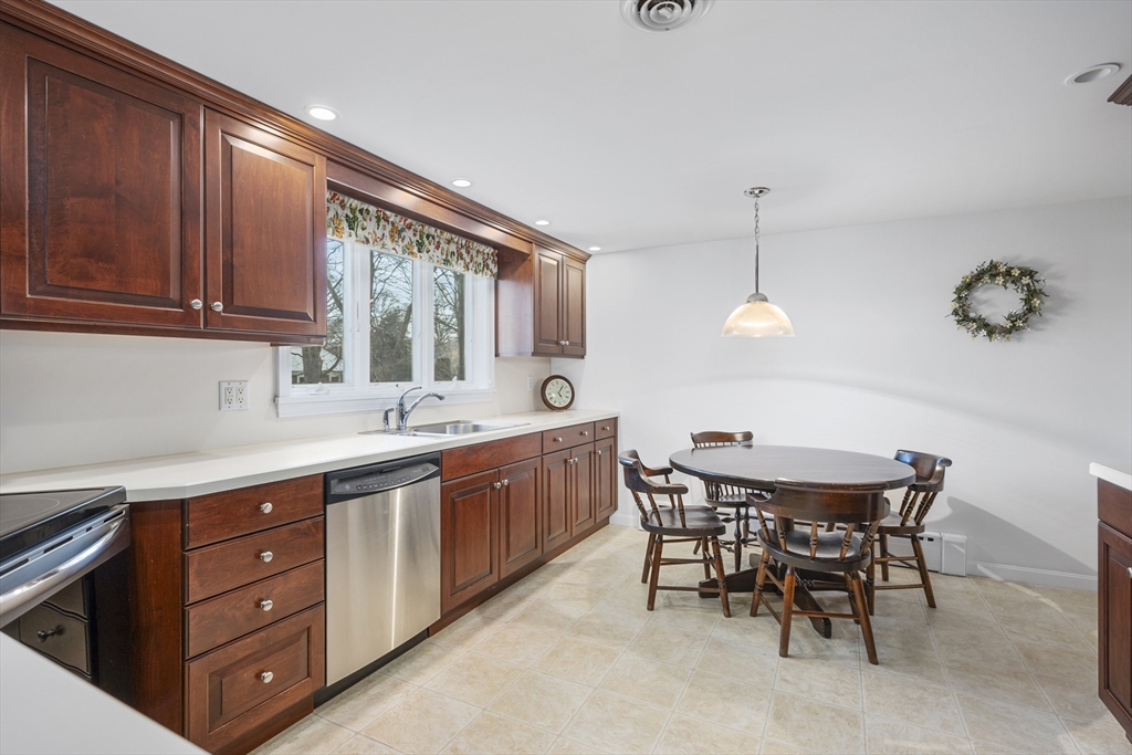 31 Arbor Way Barnstable, MA 02601 - Photo 12 of 42