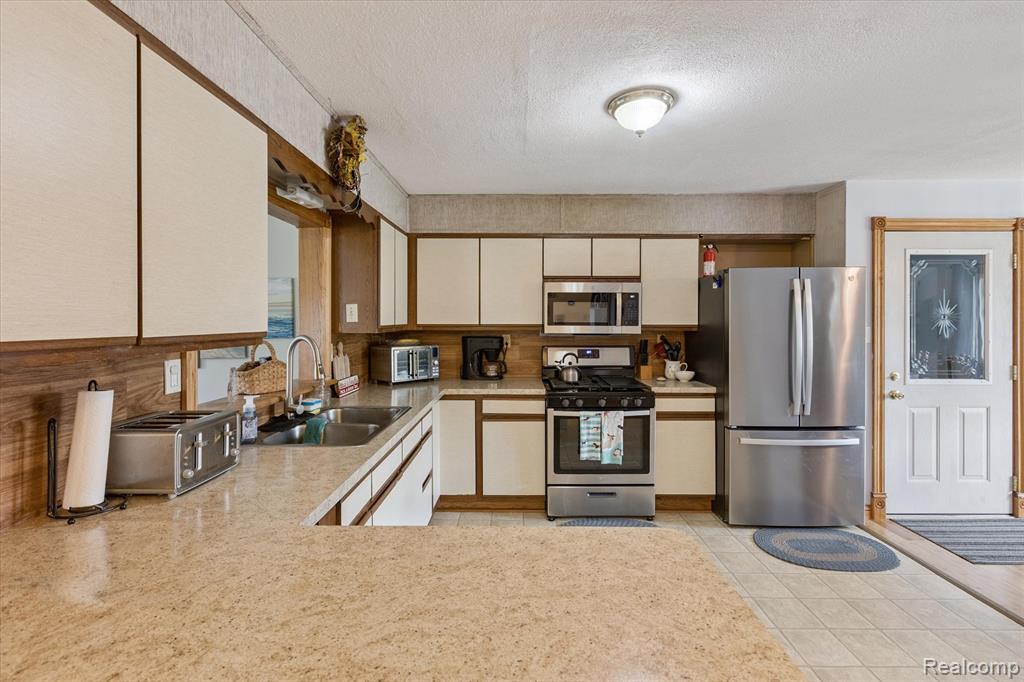 8260 Birch Run Road Millington, MI 48746 - Photo 13 of 43