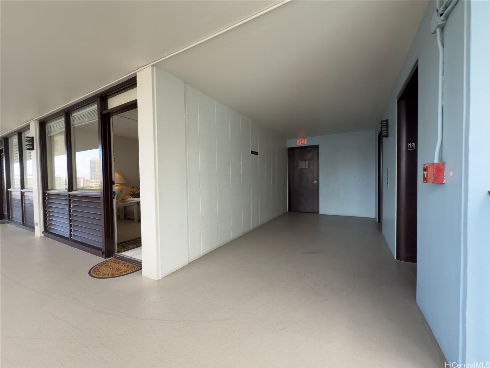 425 Ena Road, Unit 1201B Honolulu, HI 96815 - Photo 12 of 20 an empty room with windows