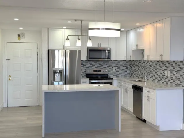 $2,200 | 6950 Northwest 186th Street, Unit 2510, Hialeah, FL 33015