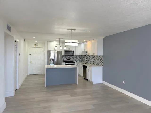 $2,200 | 6950 Northwest 186th Street, Unit 2510, Hialeah, FL 33015