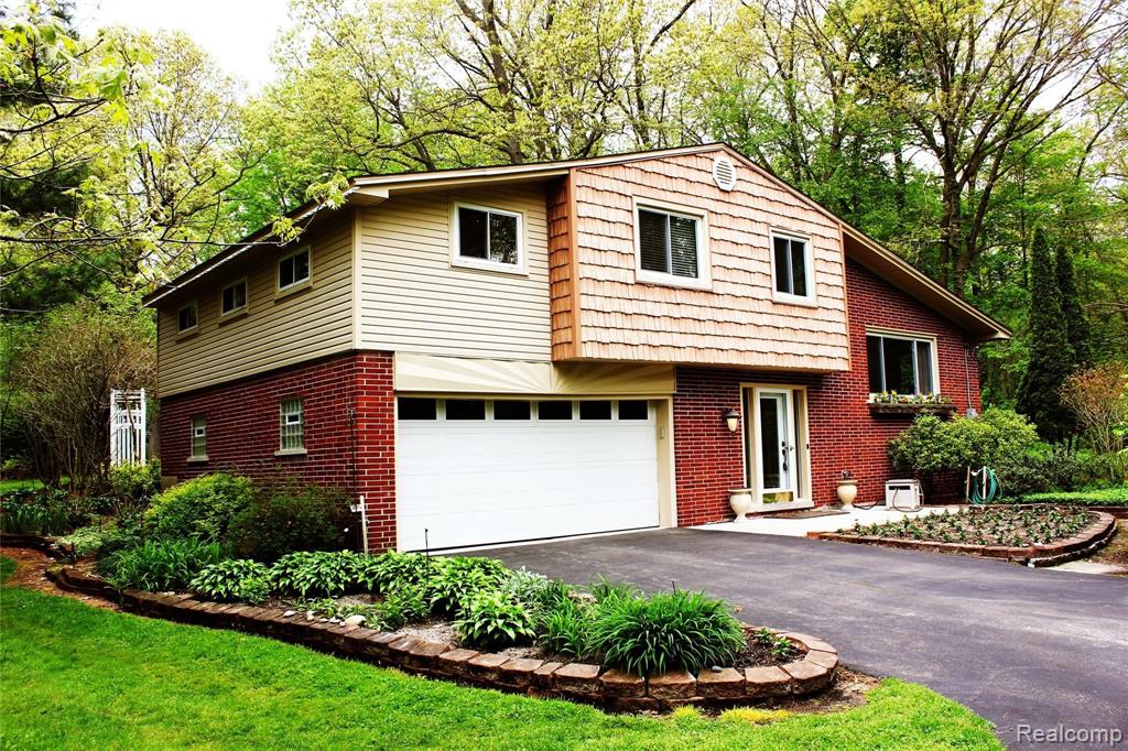 19380 Savage Road Belleville, MI 48111 - Photo 1 of 99