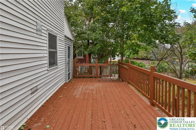 a view of a car in front of a house