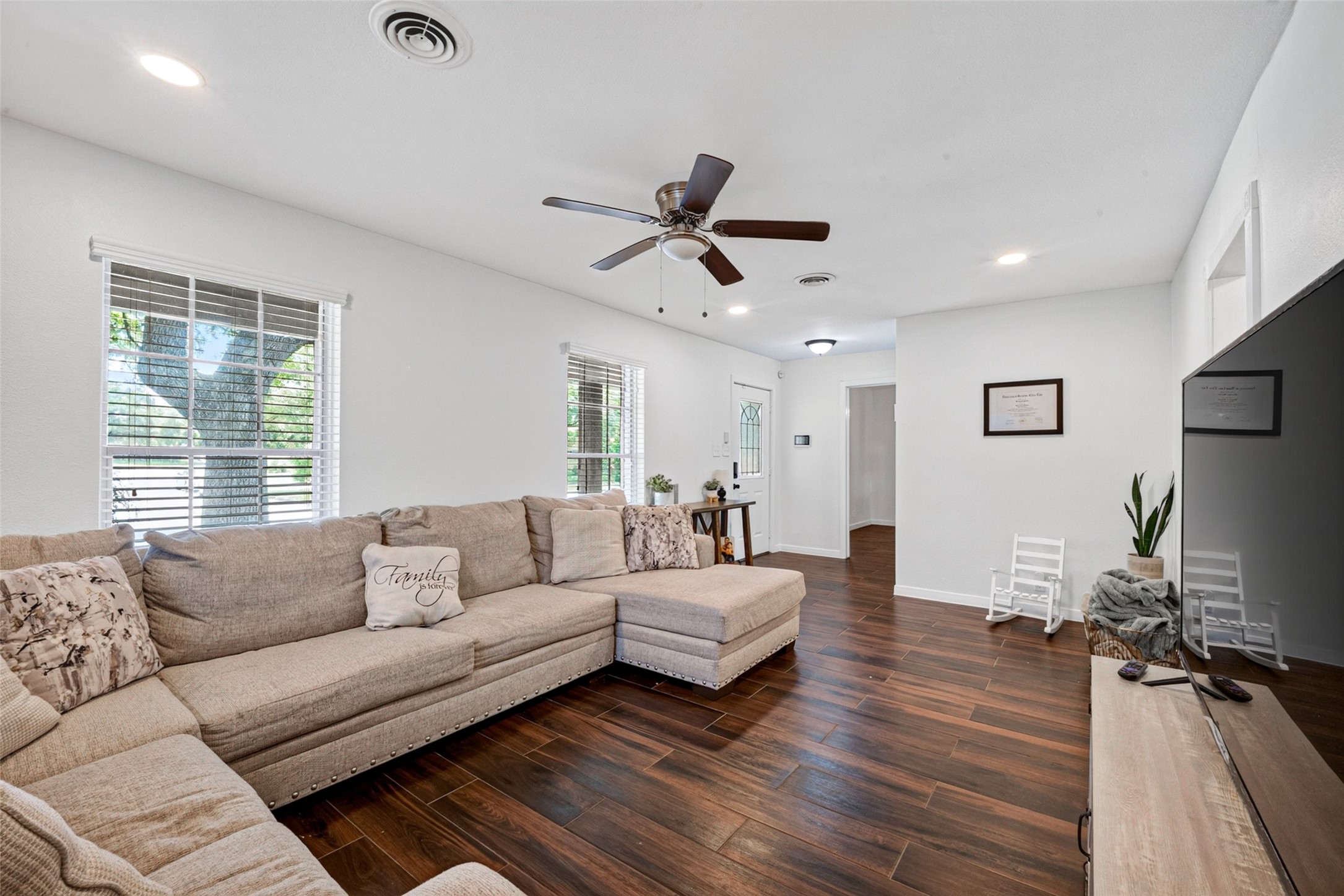 10263 Old Orchard Road La Porte, TX 77571 - Photo 4 of 20 Gallery Image 4