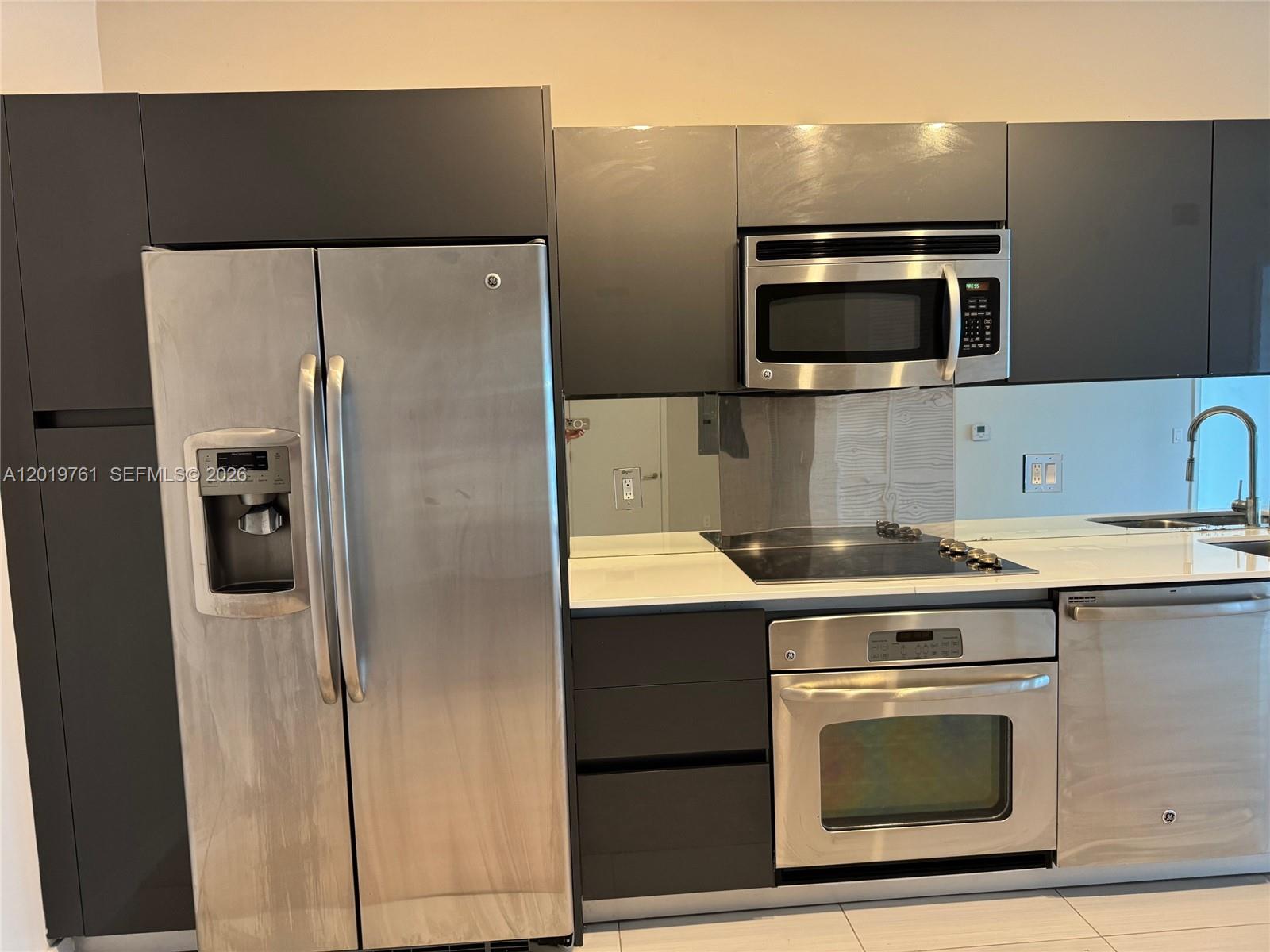 31 Southeast 6th Street, Unit 2004 Miami, FL 33131 - Photo 11 of 19