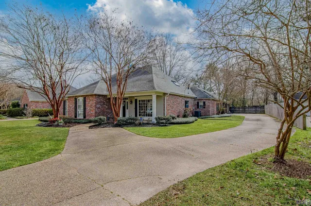 $575,000 | 7530 Old Sturbridge Lane, Baton Rouge, LA 70806