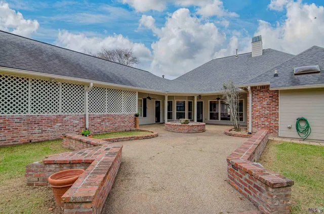 $575,000 | 7530 Old Sturbridge Lane, Baton Rouge, LA 70806
