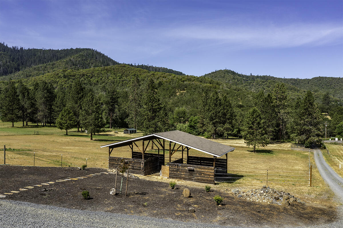 5388 Kane Creek Road Central Point, OR 97502 - Photo 30 of 48 DJI_0903-HDR-Edit