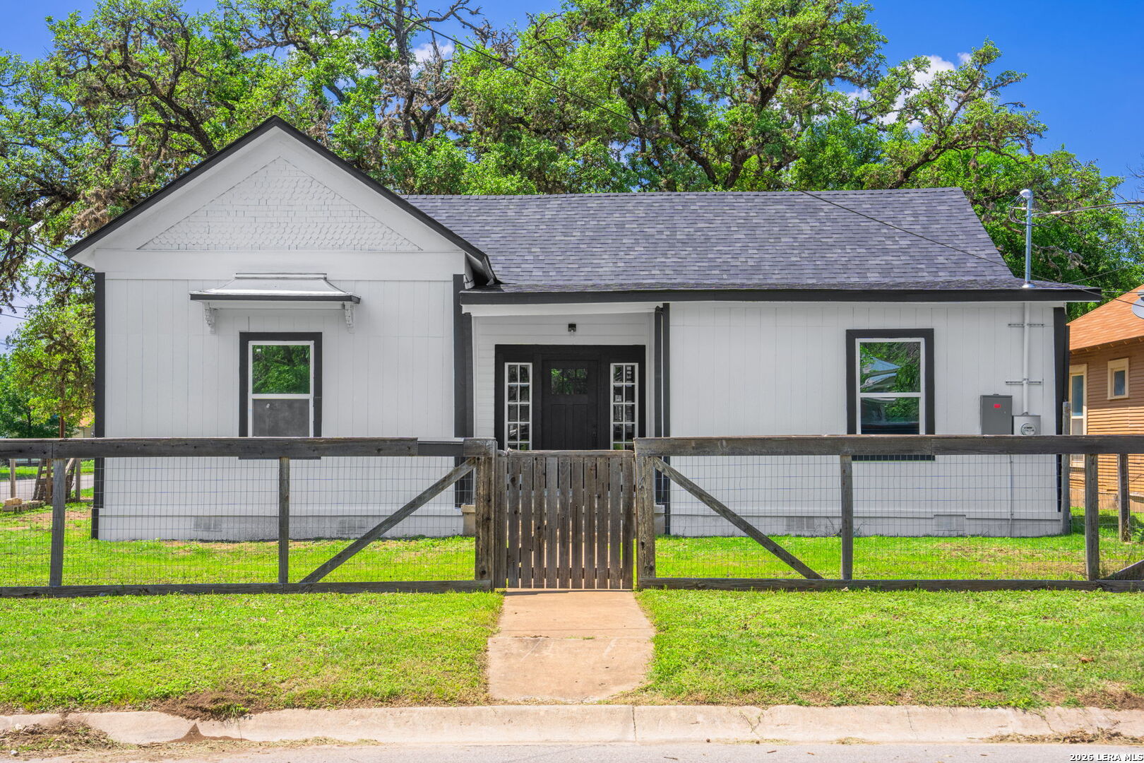 502 Ross Street Kerrville, TX 78028 - Photo 1 of 21