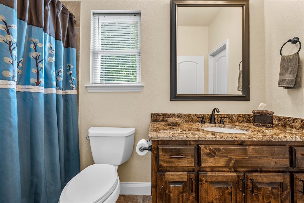 241 Chapman Road Hewitt, TX 76643 - Photo 23 of 40 2nd bathroom