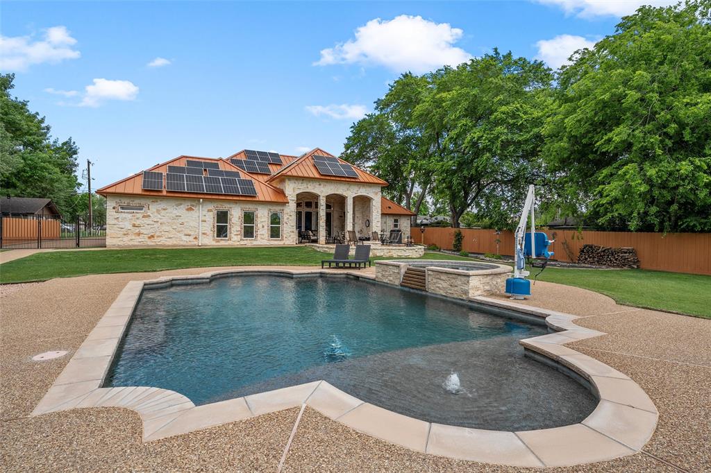241 Chapman Road Hewitt, TX 76643 - Photo 30 of 40 Pool and spa