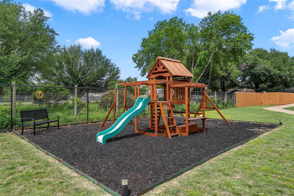 241 Chapman Road Hewitt, TX 76643 - Photo 34 of 40 Playscape