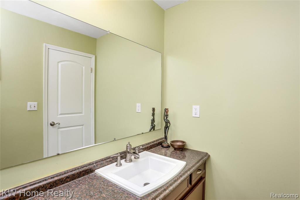 25861 Beecham Road Farmington Hills, MI 48336 - Photo 17 of 33