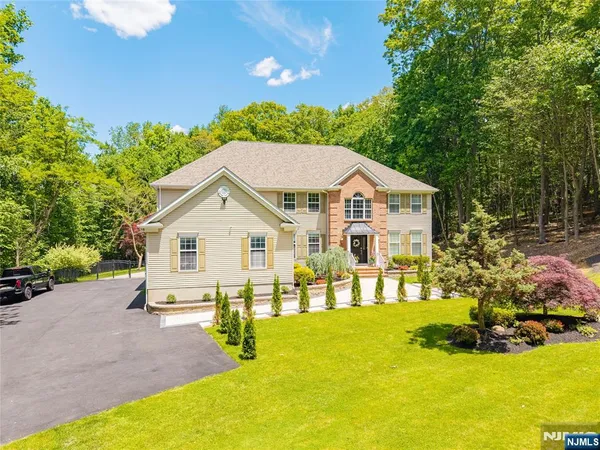 $1,300,000 | 17 Cromwell Drive, Chester, NJ 07930