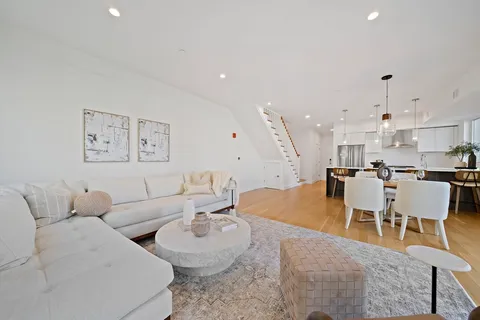 $1,249,000 | 260 Beacon Street, Unit 201, Somerville, MA 02143