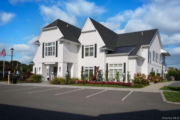 $3,295 | 149 Sutton Court, Unit 149, Mount Sinai, NY 11766