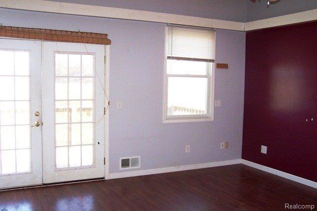 804 Lathrop Road Allenton, MI 48002 - Photo 14 of 17 100_7406.JPG