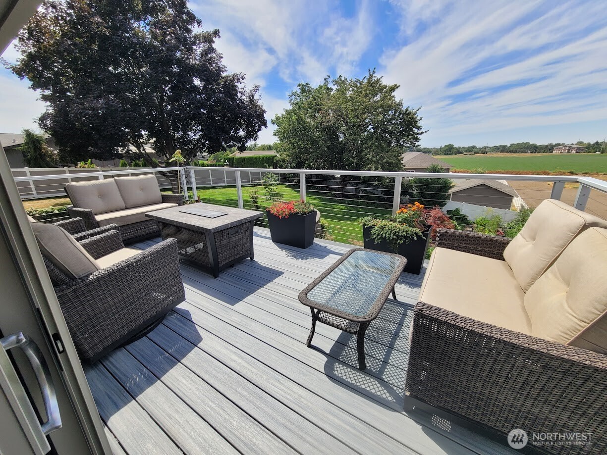 2425 Country Club Road Walla Walla, WA 99362 - Photo 31 of 39 a view of sitting area on roof deck