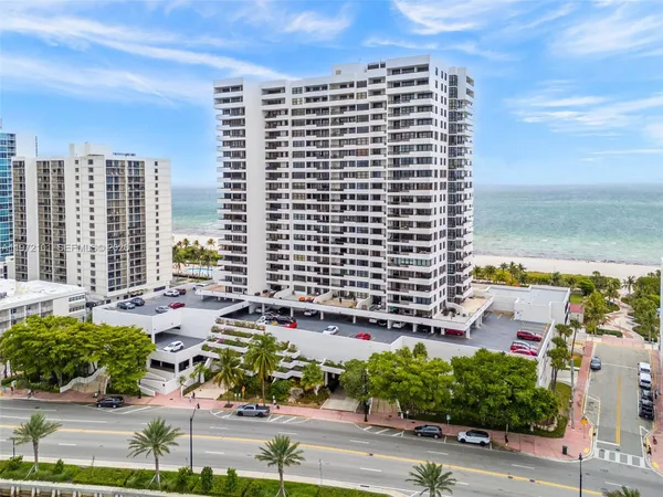 $3,800 | 2555 Collins Avenue, Unit 1414, Miami Beach, FL 33140